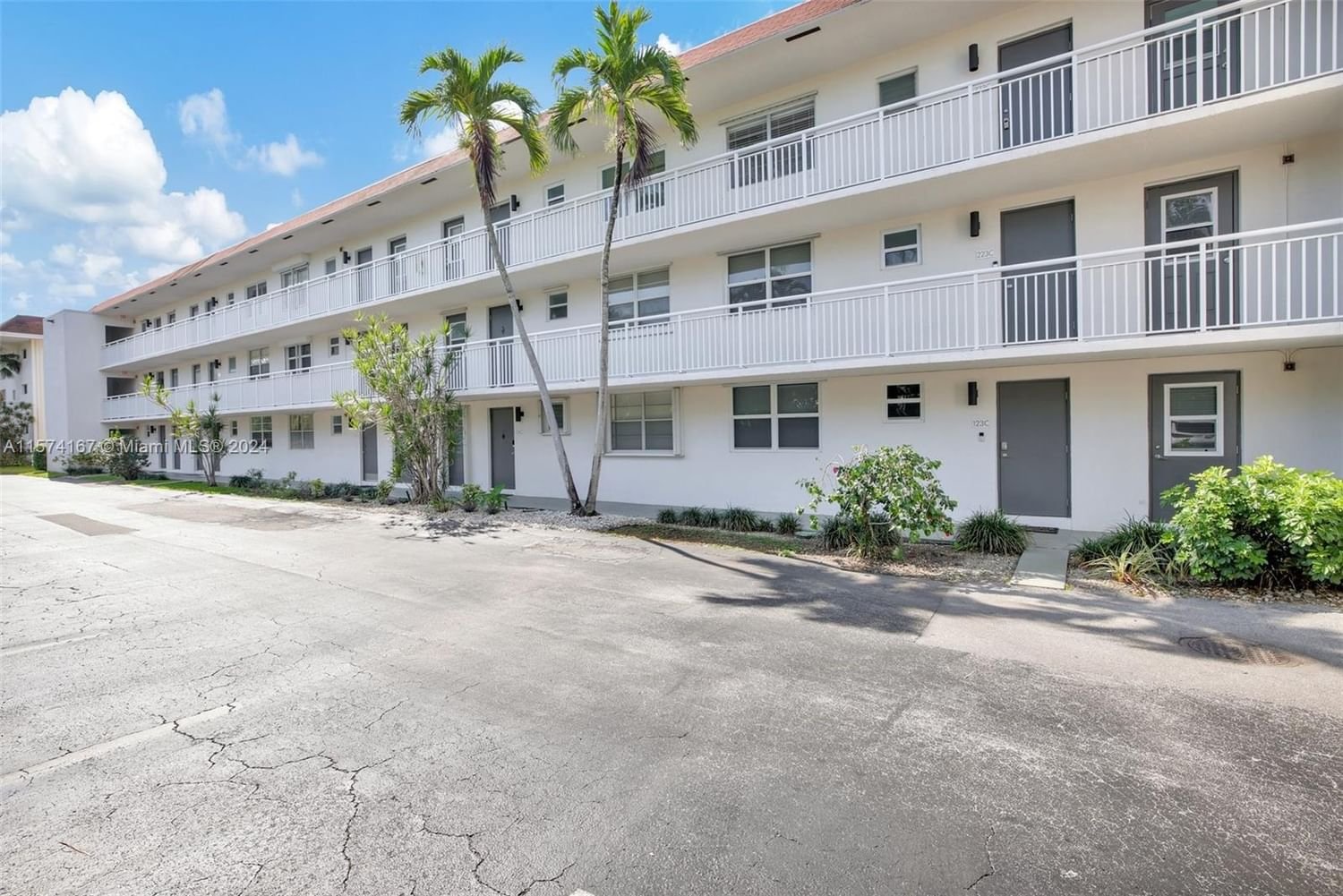 Real estate property located at 4025 Federal Hwy #226C, Broward County, KINGS PARK GARDEN APTS CON, Oakland Park, FL