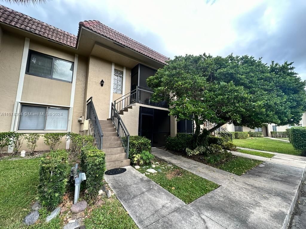Real estate property located at 302 Lakeview Dr #204, Broward County, RACQUET CLUB APTS AT BONA, Weston, FL