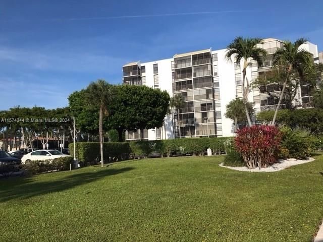 Real estate property located at 20500 Country Club Dr #308, Miami-Dade County, BISCAYA III CONDO, Aventura, FL