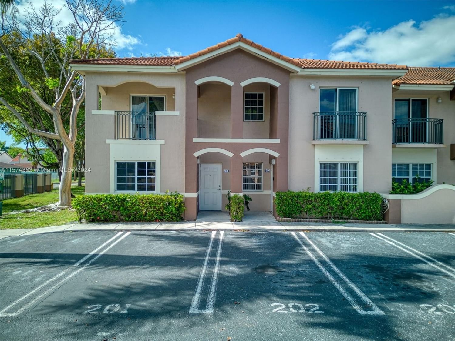 Real estate property located at 14307 96th St #201, Miami-Dade County, PARK PLACE AT KINGS MEADOW, Miami, FL