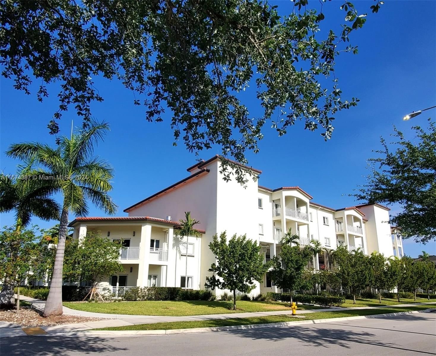 Real estate property located at 10950 82nd St #216, Miami-Dade County, GRAN DORAL 1 CONDO GRANT A, Doral, FL