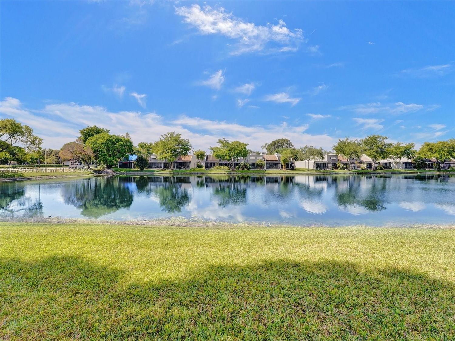 Real estate property located at 11230 Taft St #11230, Broward County, GARDENS AT PEMBROKE LAKES, Pembroke Pines, FL