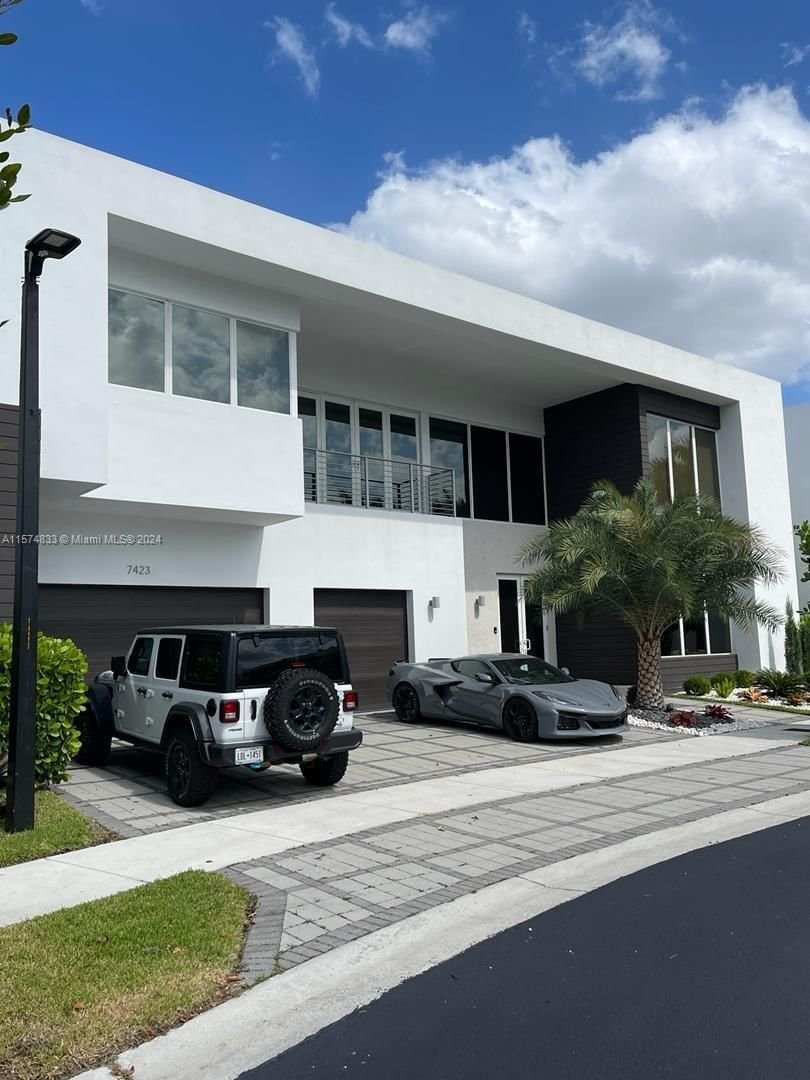 Real estate property located at 7423 102nd Ct, Miami-Dade County, DORAL COMMONS, Doral, FL