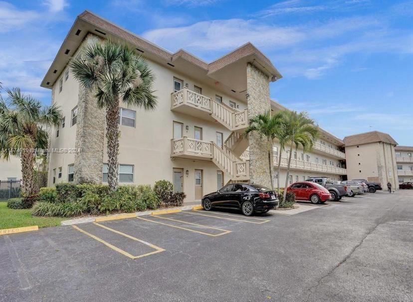 Real estate property located at 5000 36th St #510, Broward, CLOVER GARDENS CONDO, Lauderdale Lakes, FL