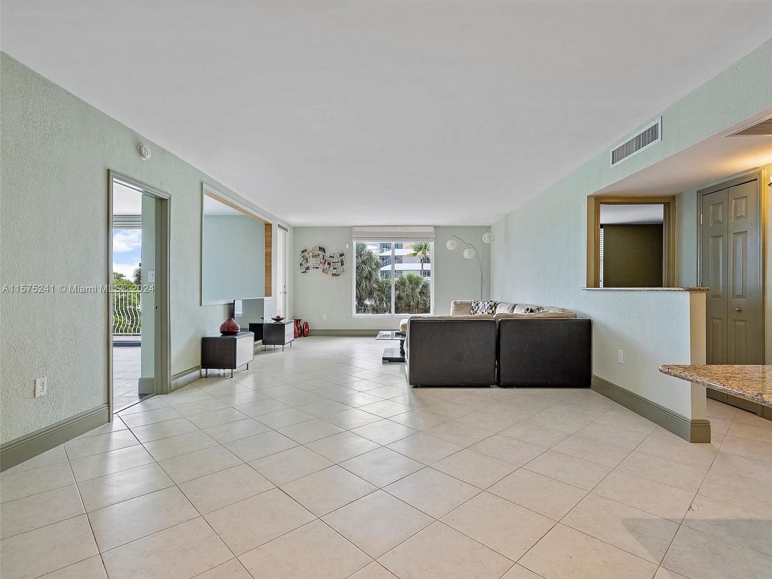 Real estate property located at 10350 Bay Harbor Dr #2D, Miami-Dade County, ISLAND POINTE CONDO, Bay Harbor Islands, FL