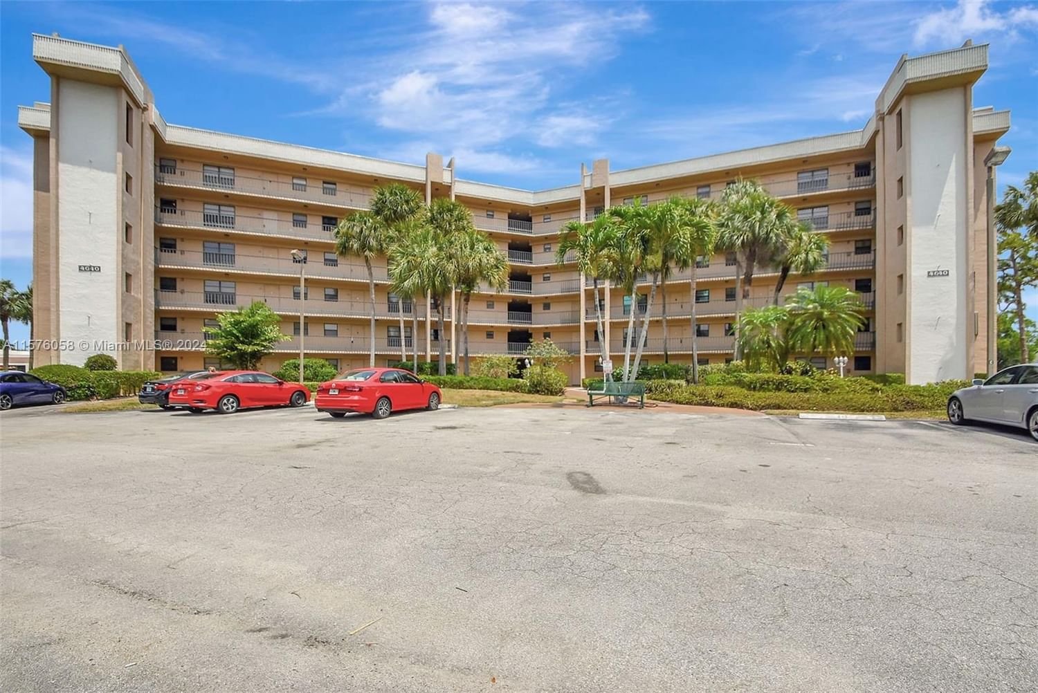 Real estate property located at 4640 Lucerne Lakes Blvd W #206, Palm Beach County, SUNRISE OF PALM BEACH CON, Lake Worth, FL