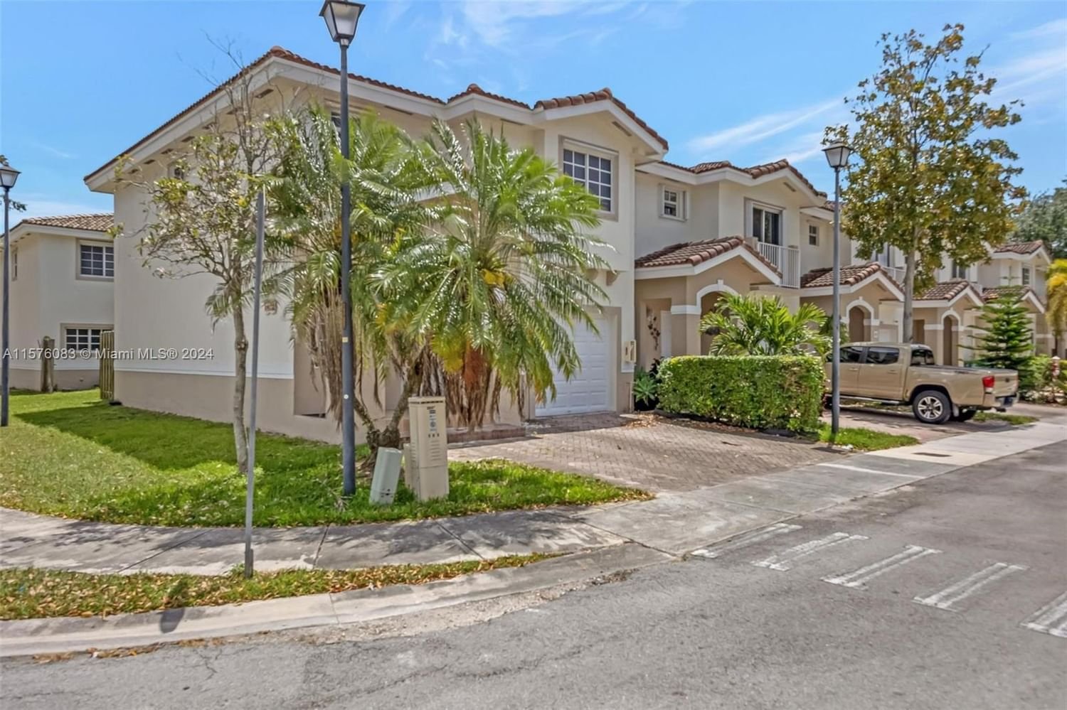 Real estate property located at 14138 260th St, Miami-Dade County, CEDARS WOODS HOMES CONDO, Naranja, FL