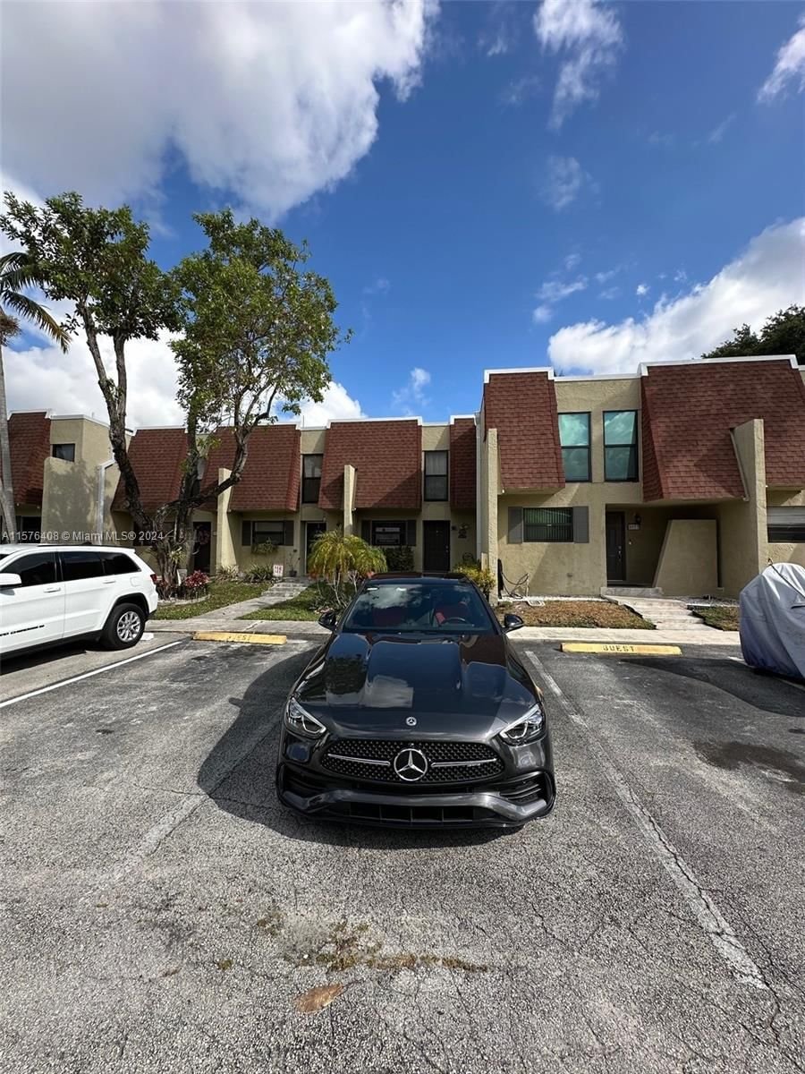 Real estate property located at 8975 Palm Tree Ln #8975, Broward County, WESTVIEW CONDOMINIUM NO O, Pembroke Pines, FL