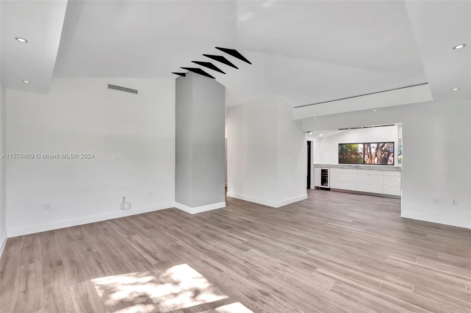 Real estate property located at 2198 183rd St, Miami-dade, Fulford By The Sea, North Miami Beach, FL