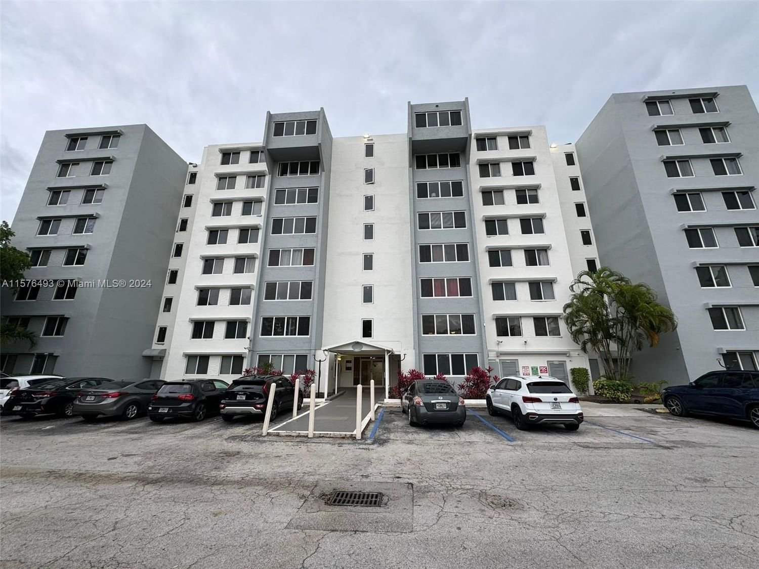 Real estate property located at 9001 77th Ave C805, Miami-Dade County, DADELAND PLACE CONDO, Miami, FL