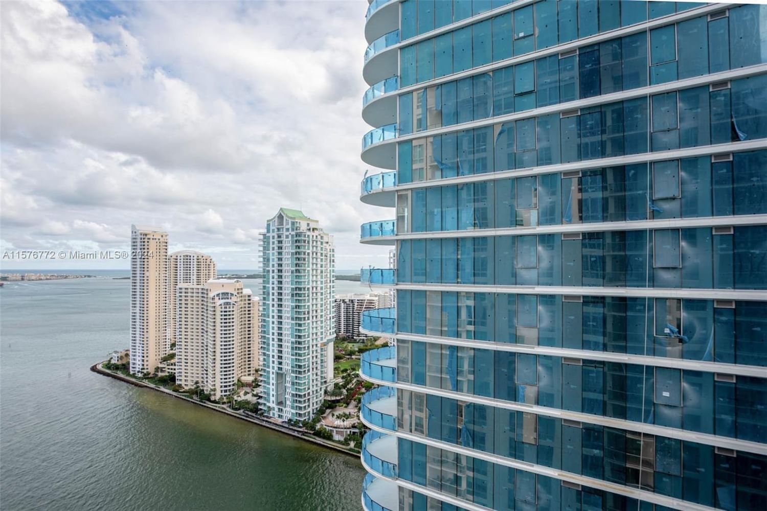 Real estate property located at 300 BISCAYNE BLVD #3404, Miami-Dade County, MET1, Miami, FL
