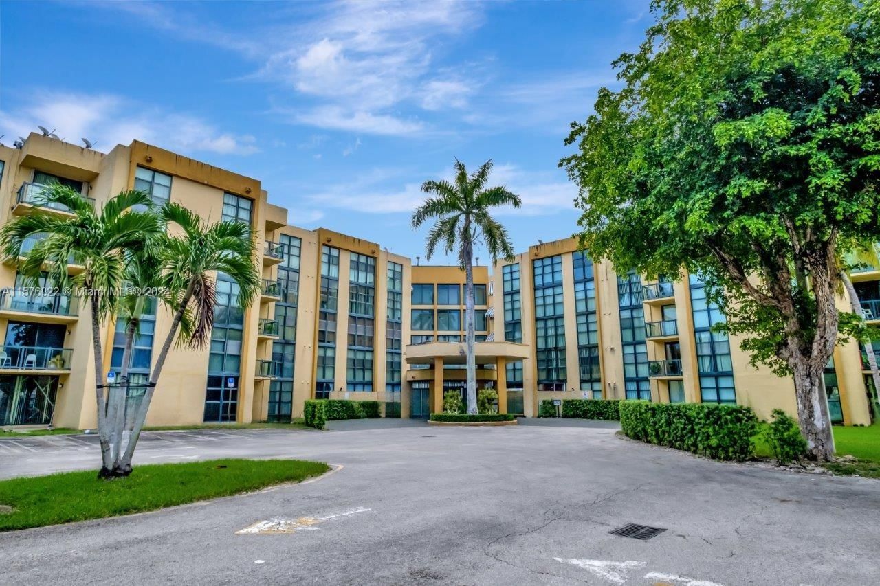 Real estate property located at 11790 18th St #305-3, Miami-Dade, INTERNATIONAL PARK CONDO, Miami, FL