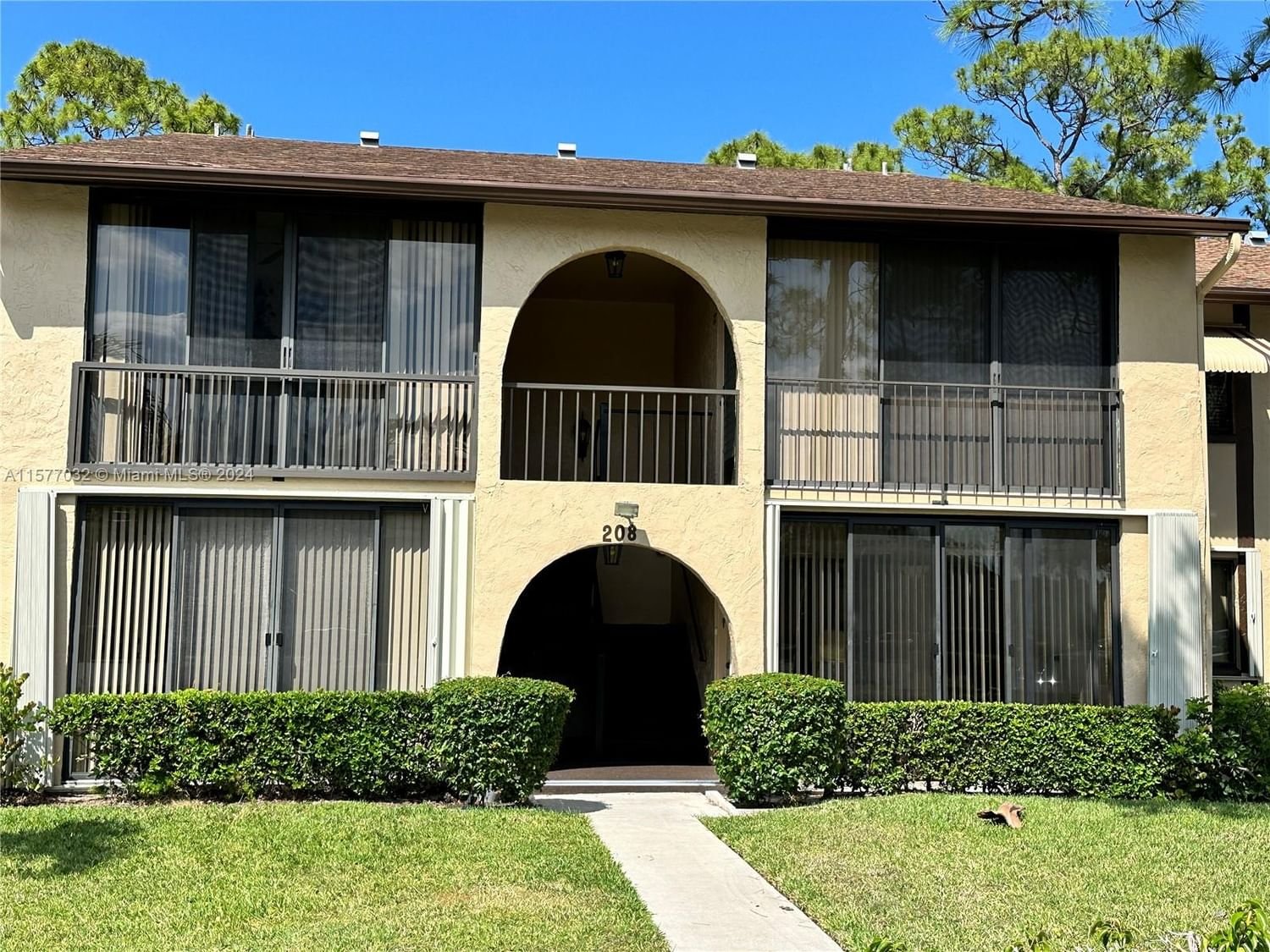 Real estate property located at 208 Pine Hov Cir A-2, Palm Beach County, PINE RIDGE SOUTH II CONDO, Green Acres, FL