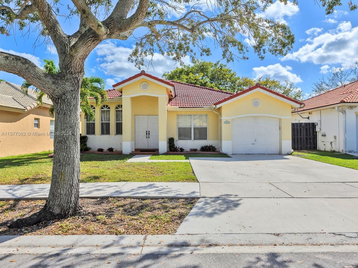 Real estate property located at 14066 Cypress Cove Cir, Broward County, POINCIANA PARC, Davie, FL