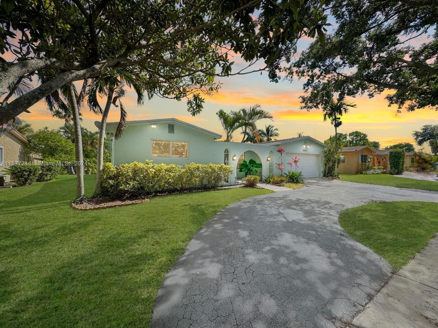 Real estate property located at 9040 56th St, Broward County, COOPER ESTATES, Cooper City, FL