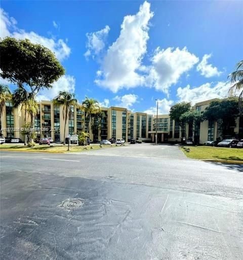 Real estate property located at 11750 18th St #530-1, Miami-Dade County, INTERNATIONAL PARK I COND, Miami, FL