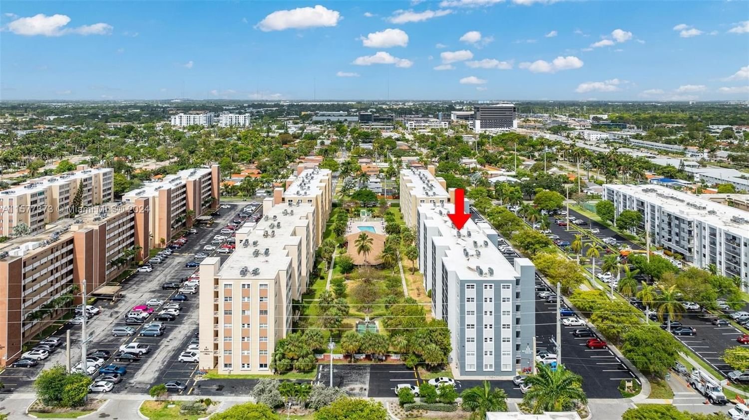 Real estate property located at 619 14th Ave #202, Broward County, MEADOWBROOK TOWERS CONDO, Hallandale Beach, FL