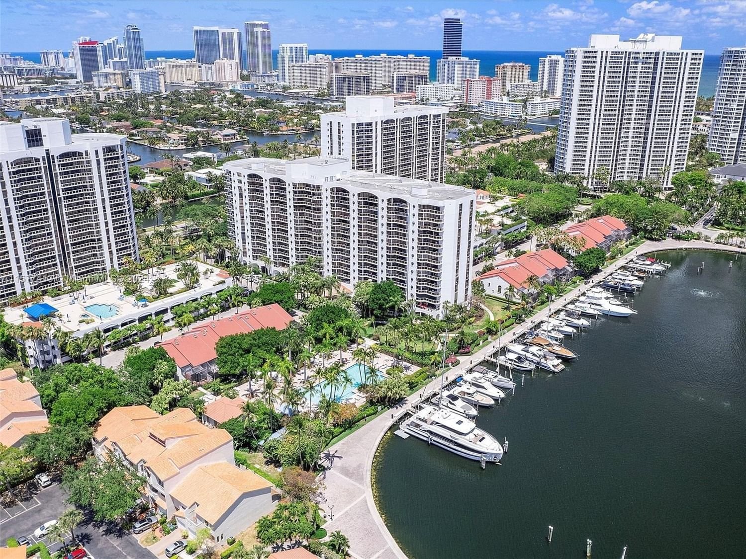 Real estate property located at 3610 Yacht Club Dr #1214, Miami-Dade County, PORTSVIEW @ THE WATERWAYS, Aventura, FL
