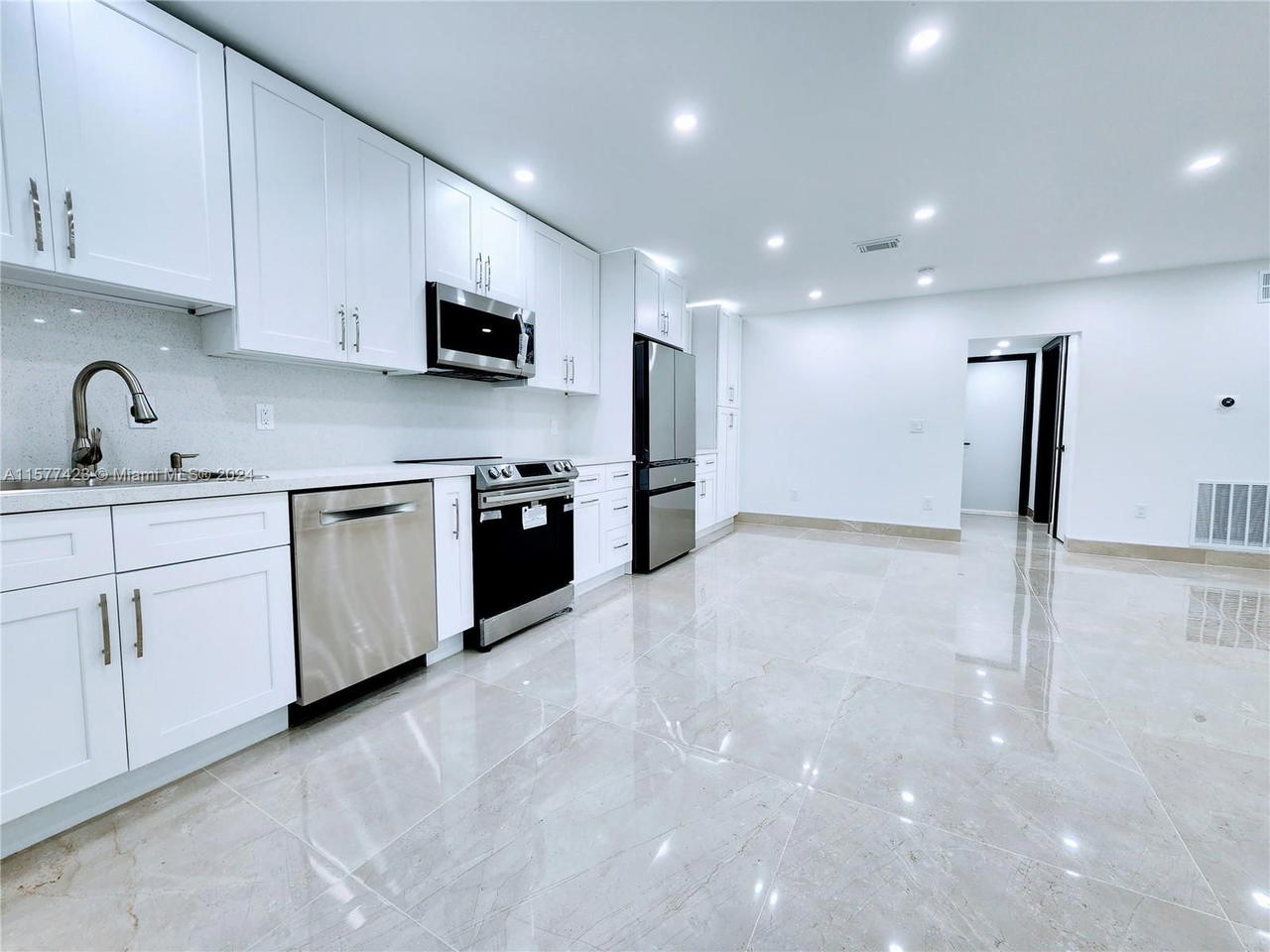 Real estate property located at 11930 19th Dr #3, Miami-dade, Sans Souci Condo, North Miami, FL