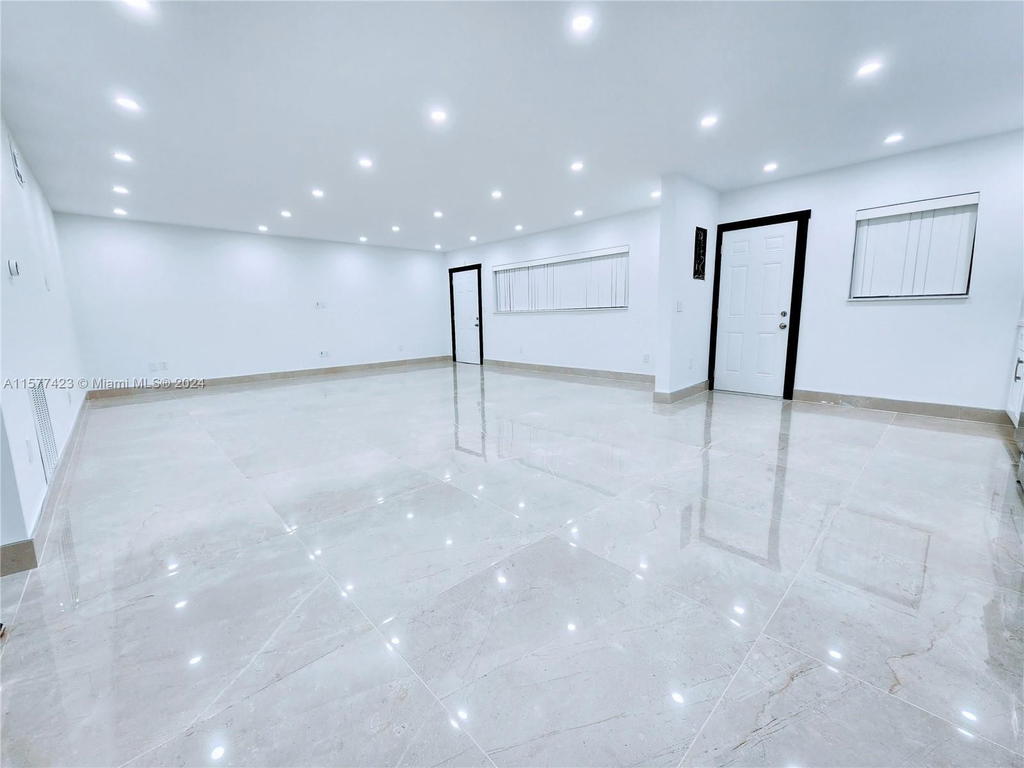 Real estate property located at 11930 19th Dr #3, Miami-dade, Sans Souci Condo, North Miami, FL