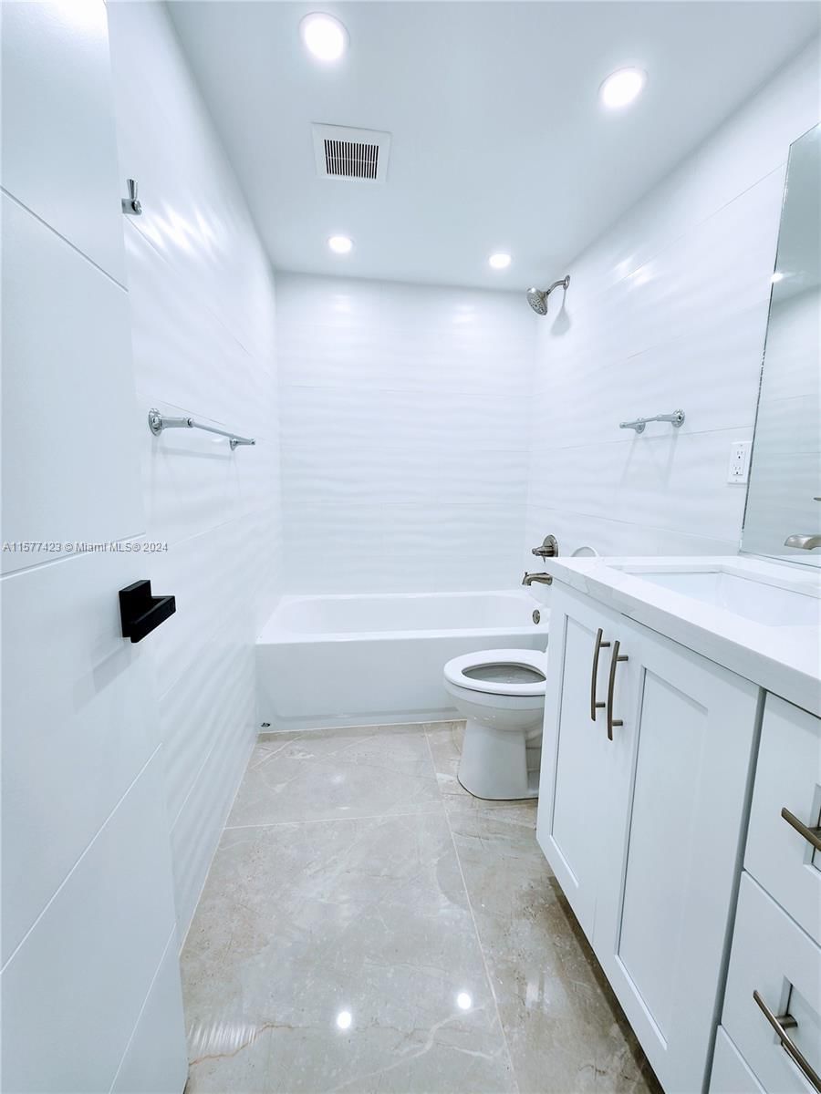 Real estate property located at 11930 19th Dr #3, Miami-dade, Sans Souci Condo, North Miami, FL
