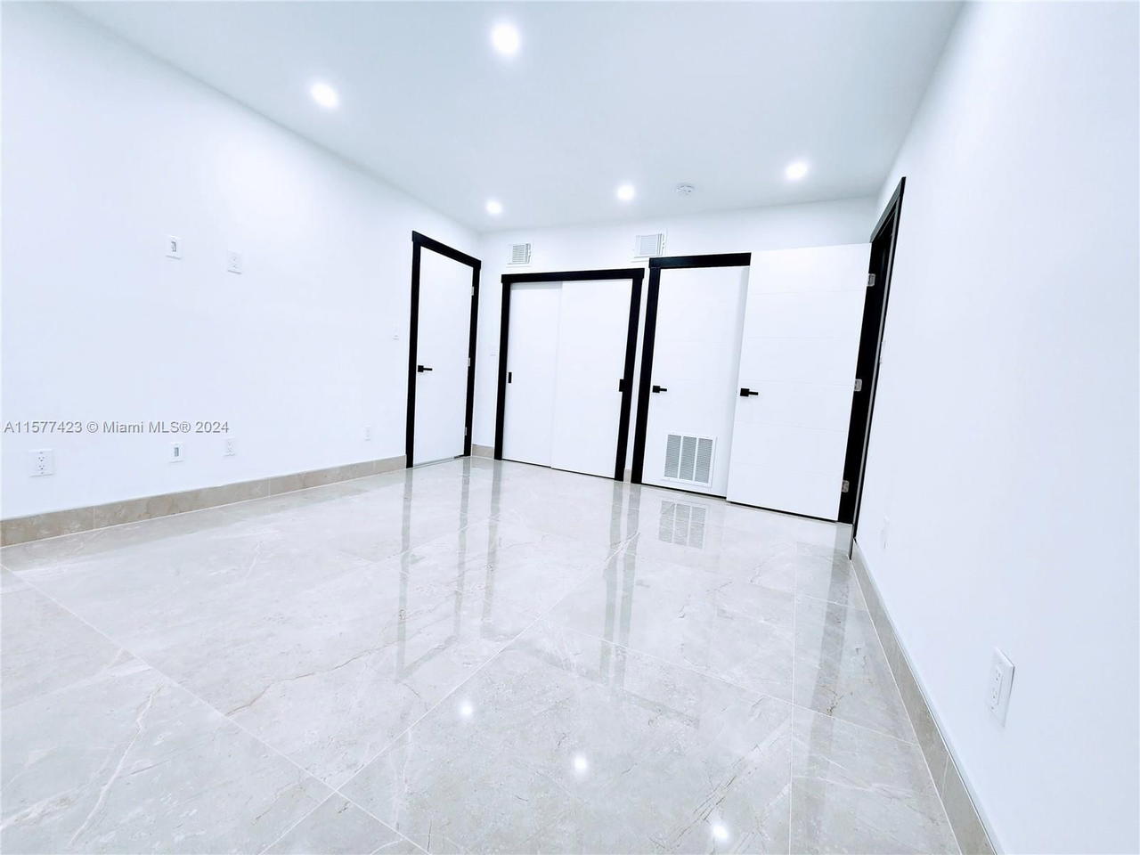 Real estate property located at 11930 19th Dr #3, Miami-dade, Sans Souci Condo, North Miami, FL