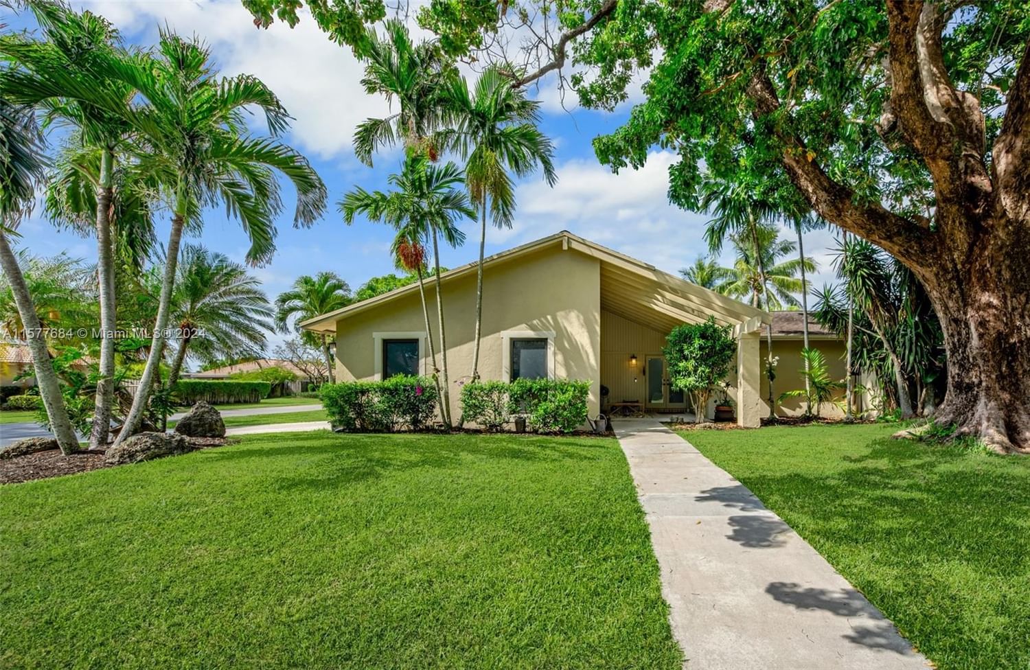 Real estate property located at 9700 16th St, Broward County, JACARANDA LAKES SECTION F, Plantation, FL