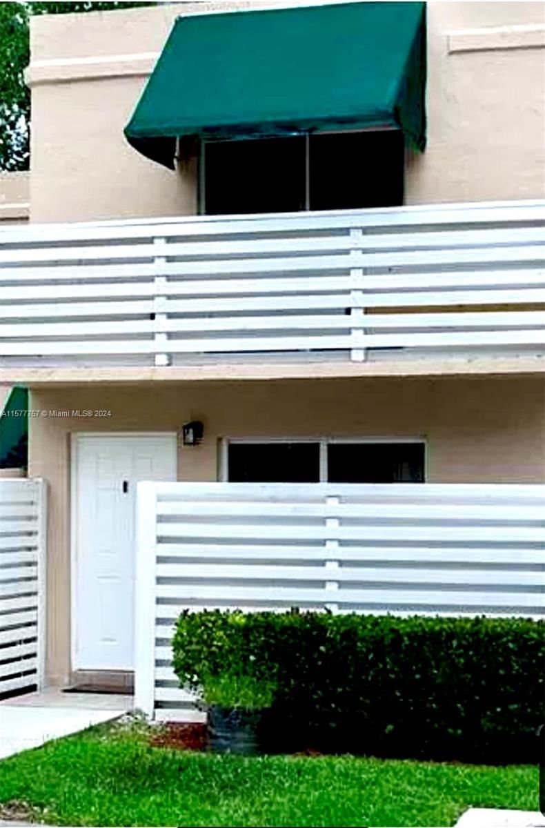 Real estate property located at 14330 98th Ter, Miami-Dade County, KENDALL CENTER, Miami, FL