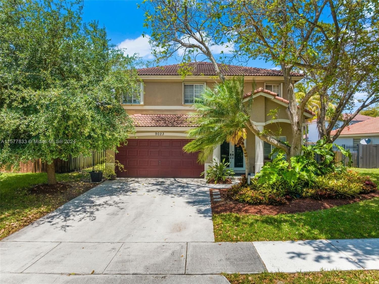 Real estate property located at 9023 212th Ln, Miami-Dade County, LAKES BY THE BAY SEC 10, Cutler Bay, FL