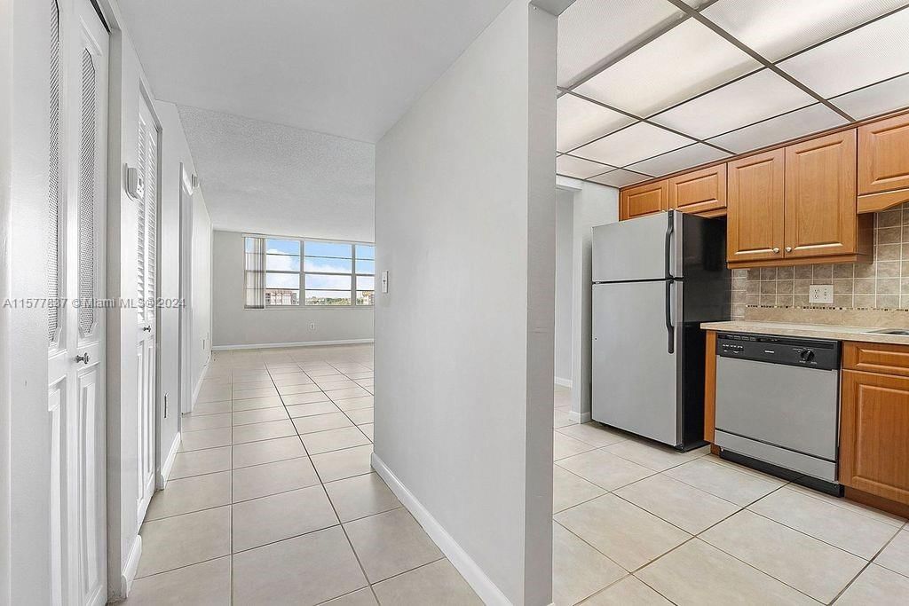 Real estate property located at 1300 Saint Charles Pl PH6, Broward County, PARK PLACE CONDOMINIUM NO, Pembroke Pines, FL