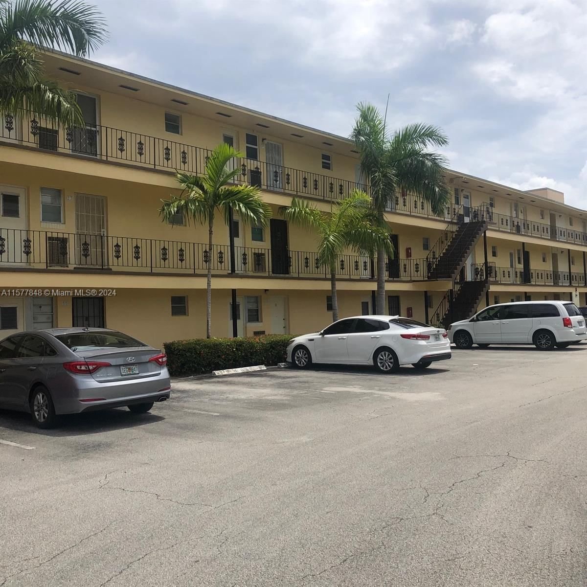 Real estate property located at 2880 203rd St #33, Miami-Dade County, BISCAYNE LAKE GDN BLDG B, Aventura, FL