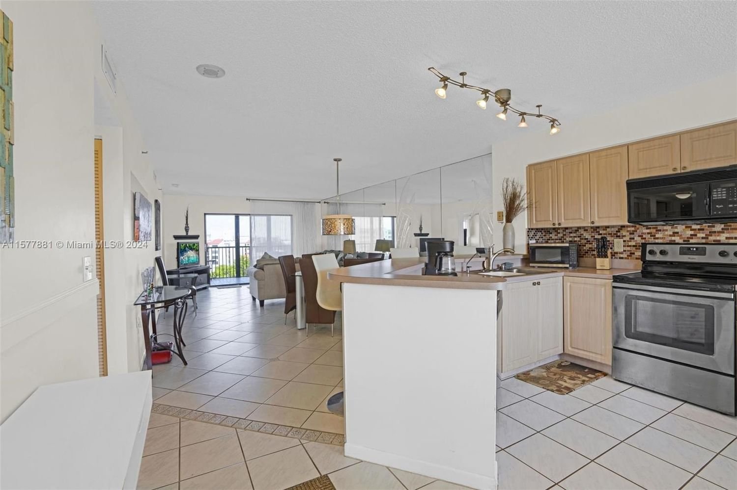 Real estate property located at 2334 Cypress Bend Dr #805, Broward County, CYPRESS BEND CONDOMINIUM, Pompano Beach, FL