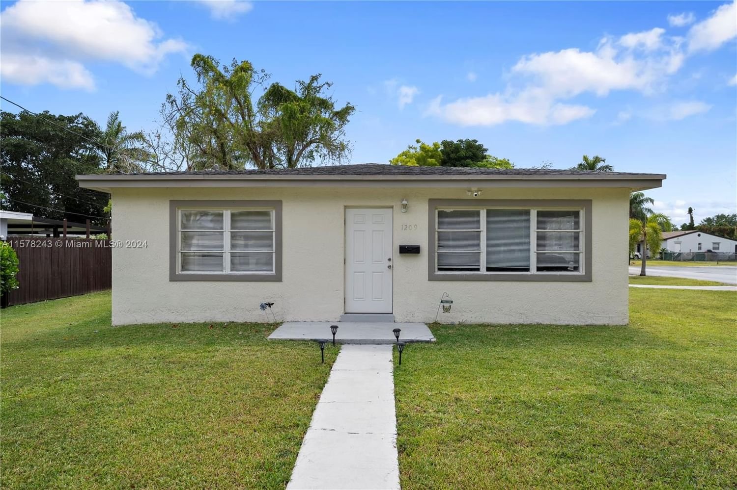 Real estate property located at 1209 1st Ave, Miami-Dade County, PONCE DE LEON, Homestead, FL