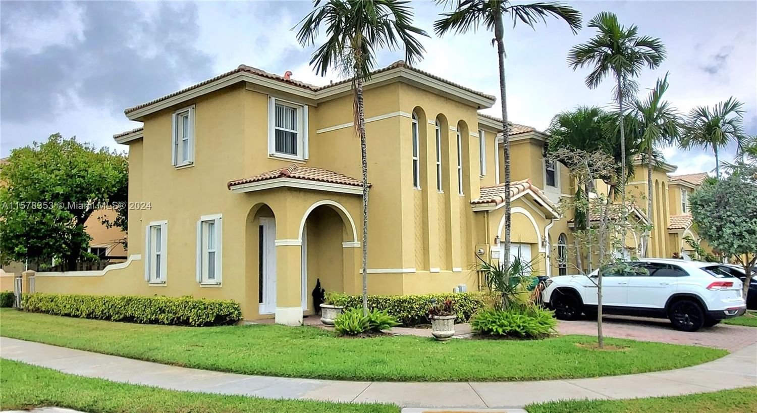 Real estate property located at 11754 137th Path, Miami-Dade County, CENTURY BREEZE, Miami, FL