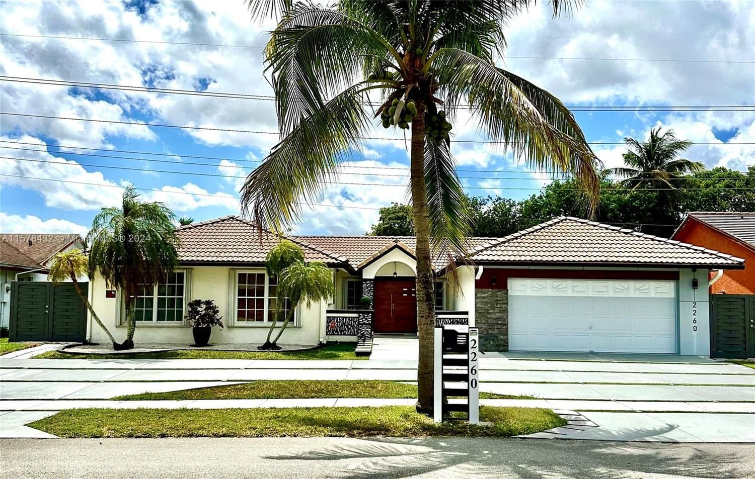 Real estate property located at 2260 Lake Miramar Cir, Broward County, HOMES OF LAKE MIRAMAR, Miramar, FL