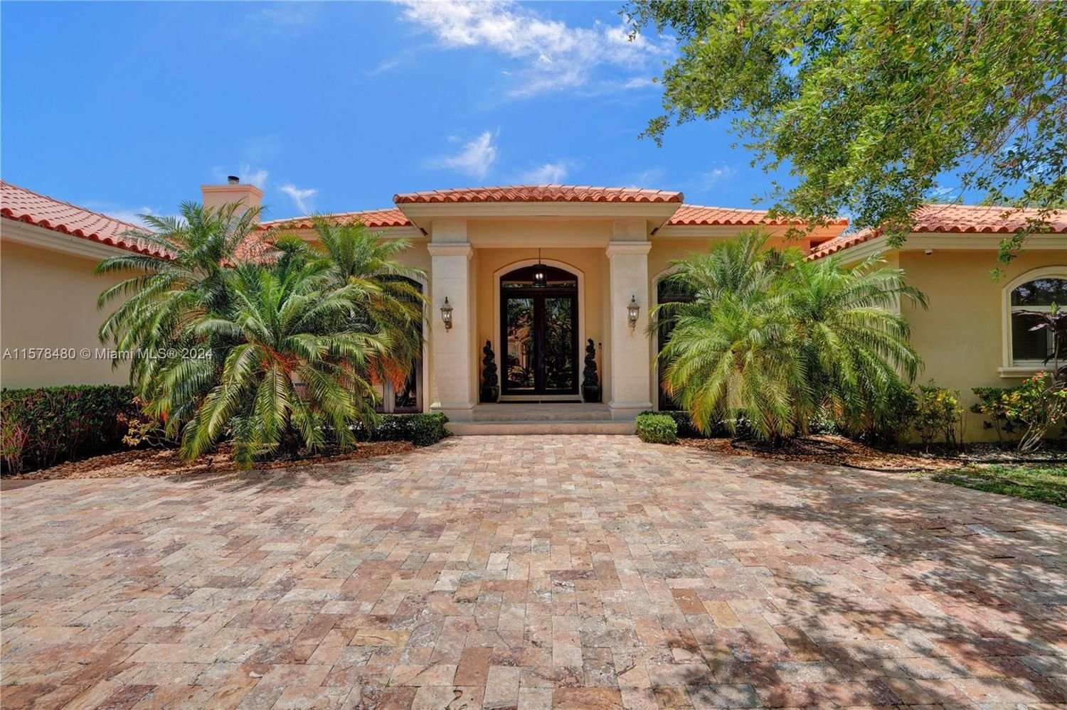 Real estate property located at 15210 74th Ct, Miami-Dade County, Coral Cay, Palmetto Bay, FL