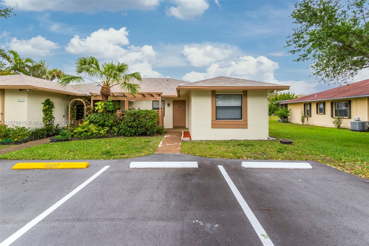 Real estate property located at 10935 29th Ct #10935, Broward County, SUNRISE GOLF VILLAGE SEC, Sunrise, FL