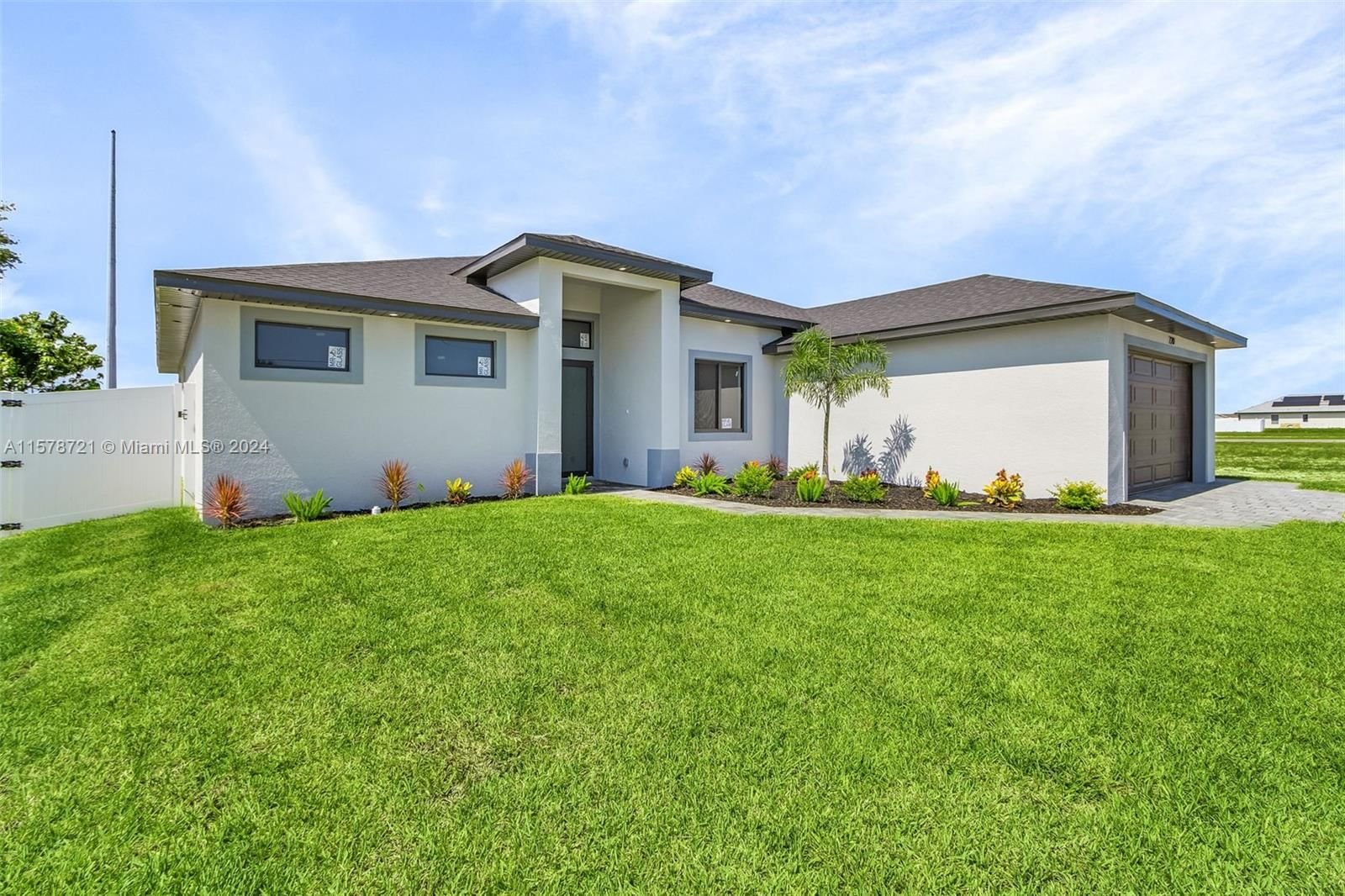 Real estate property located at 720 8th Terrace, Lee County, Cape Coral UNIT 38, Cape Coral, FL