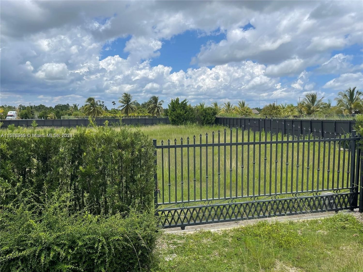 Real estate property located at 19765 326th St, Miami-Dade, MONTCLAIR COUNTRY ESTATES, Homestead, FL