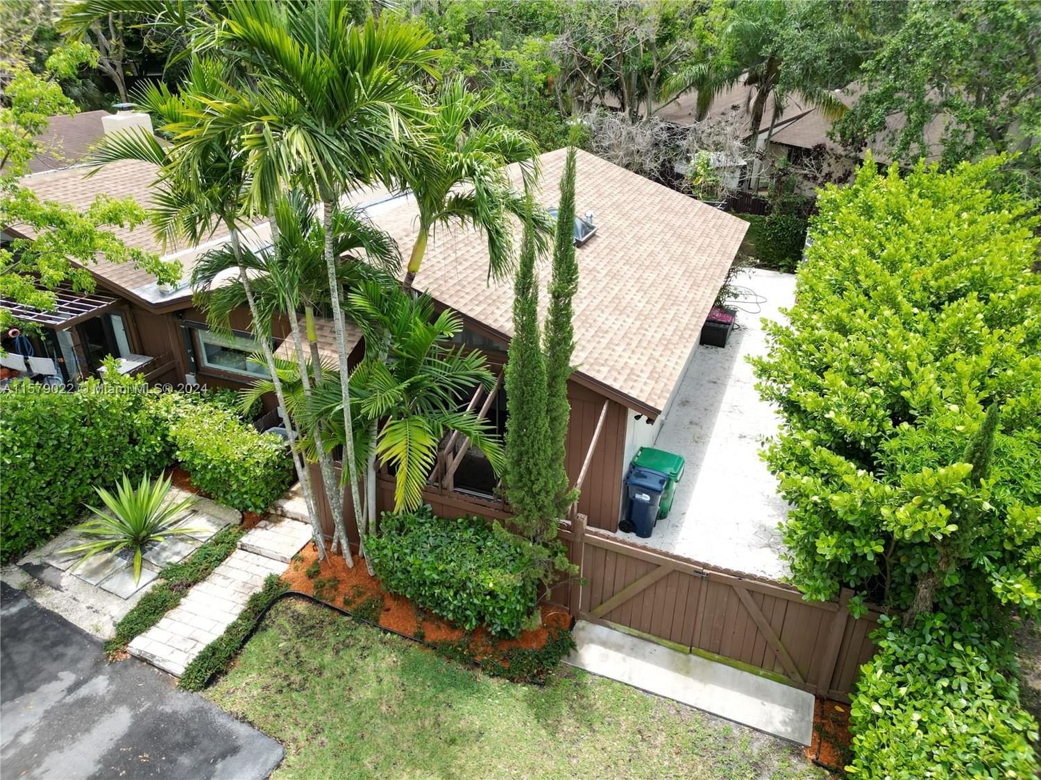 Real estate property located at 11340 114th Lane Cir, Miami-Dade County, KILLIAN PINES TOWNHOUSES, Miami, FL