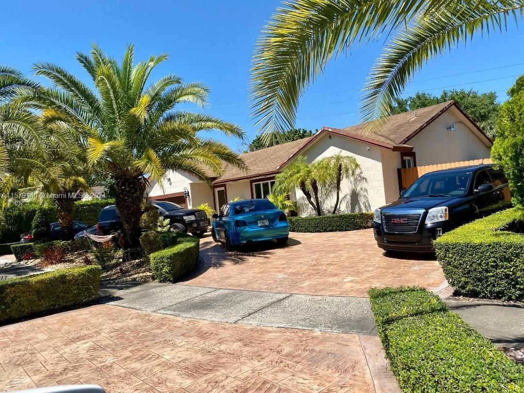 Real estate property located at 1695 N Bluebird Bluebird Ln, Miami-Dade County, HOMESTEAD LAKES FARMLIFE, Homestead, FL
