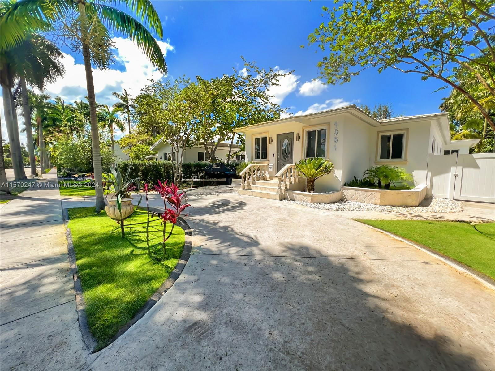 Real estate property located at 1351 Harrison St, Broward, HOLLYWOOD LAKES SECTION, Hollywood, FL