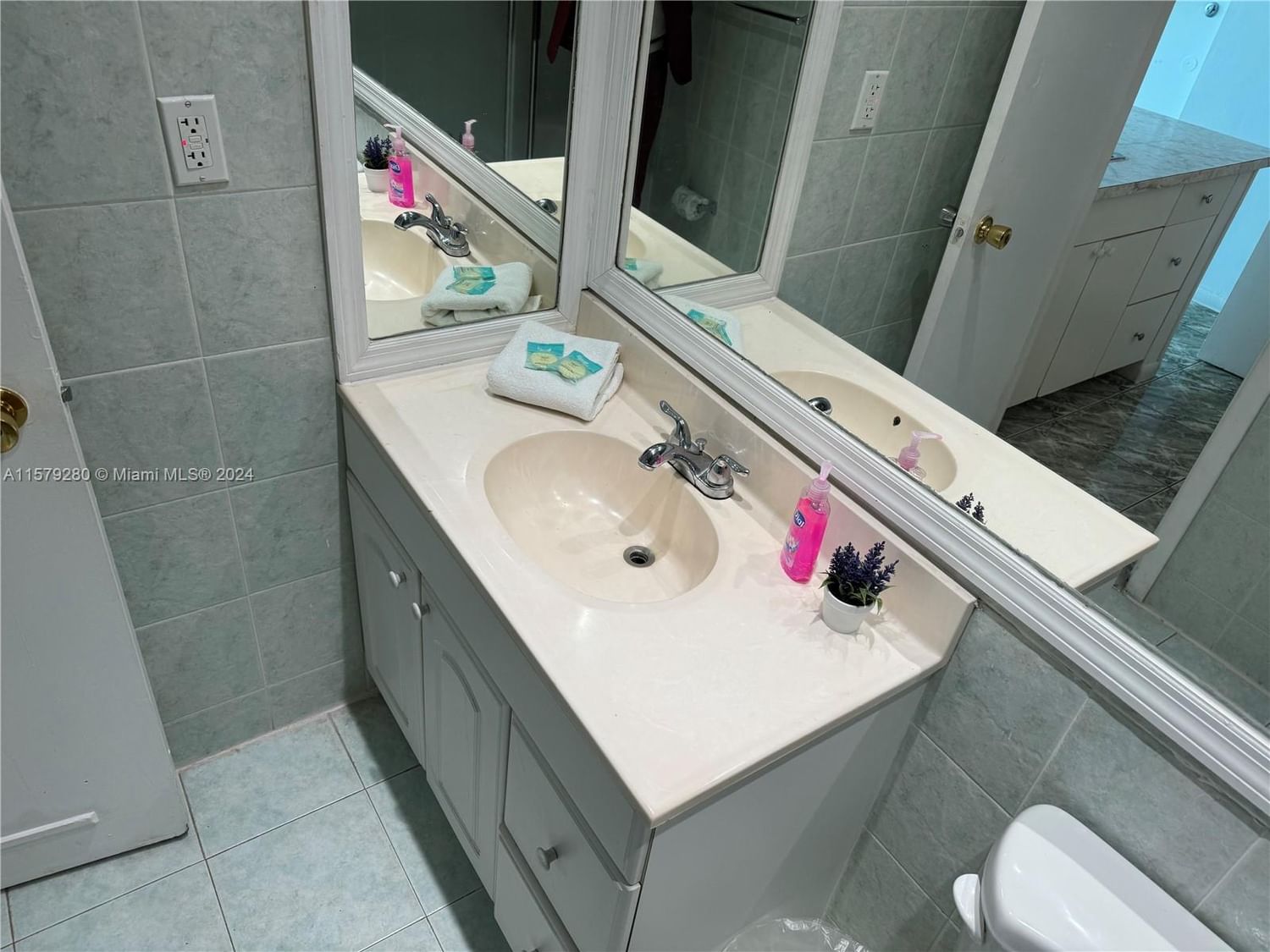 Real estate property located at 5445 Collins Ave #814, Miami-dade, Castle Beach Club Condo, Miami Beach, FL
