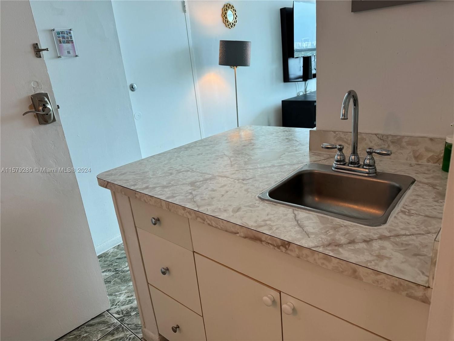 Real estate property located at 5445 Collins Ave #814, Miami-dade, Castle Beach Club Condo, Miami Beach, FL