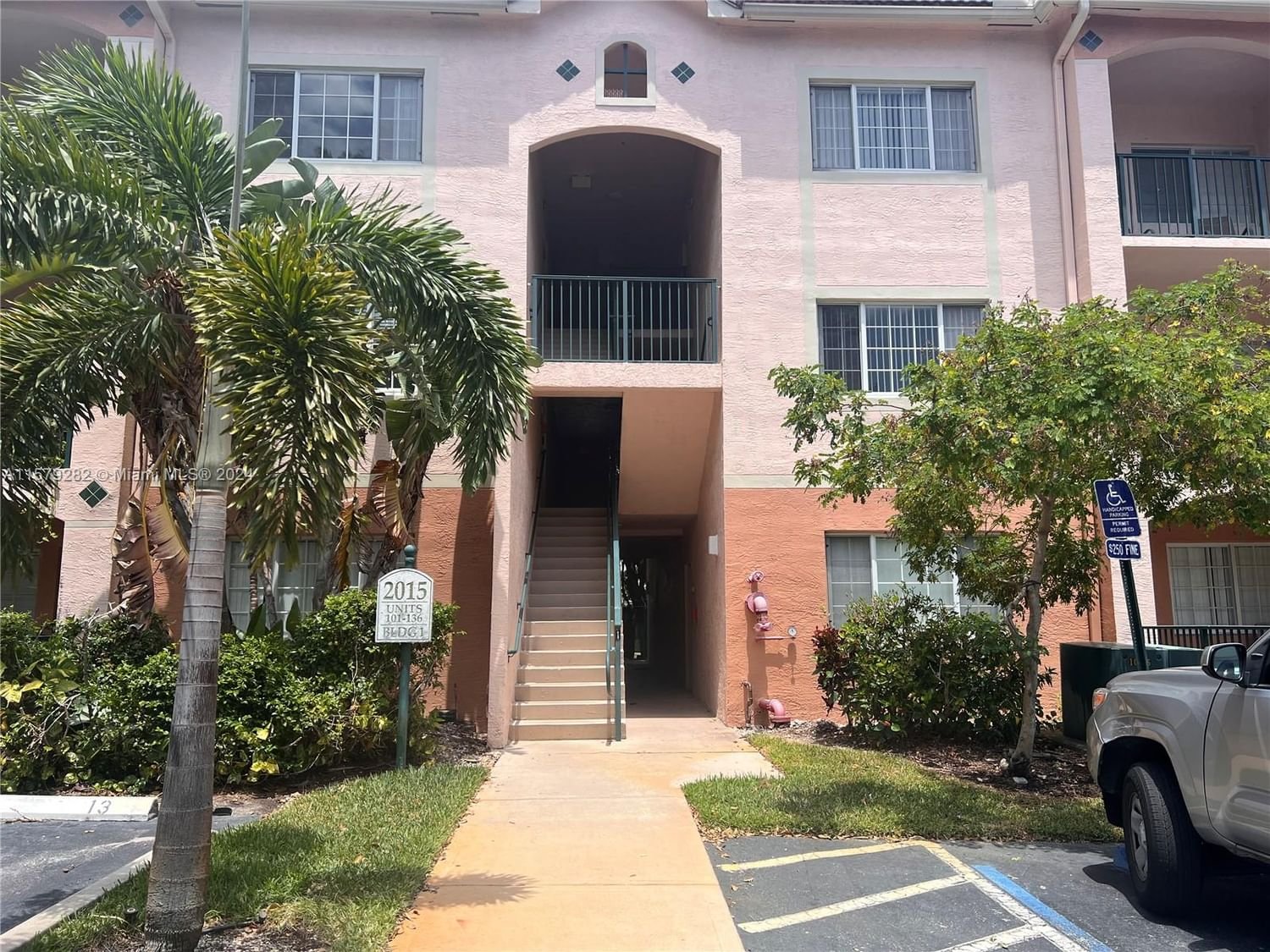 Real estate property located at 2015 10th Ave #116, Broward County, VILLAGE EAST CONDO, Fort Lauderdale, FL