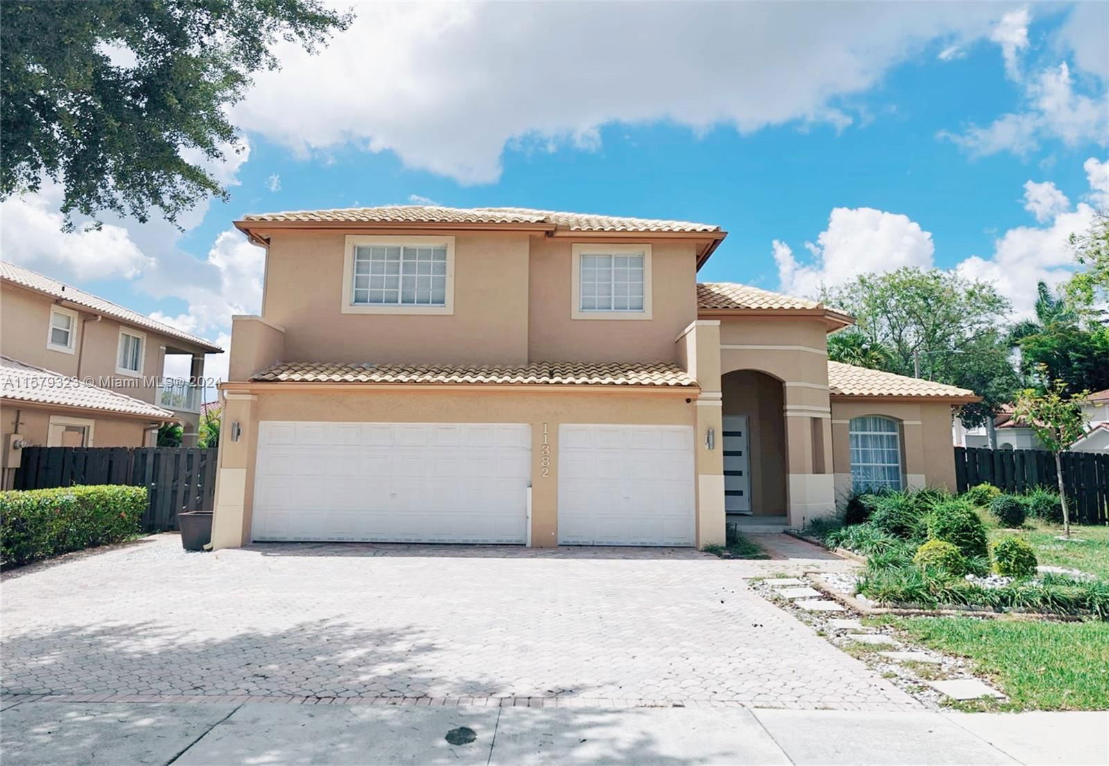 Real estate property located at 11382 65th St, Miami-Dade, DORAL ISLES RIVIERA, Doral, FL