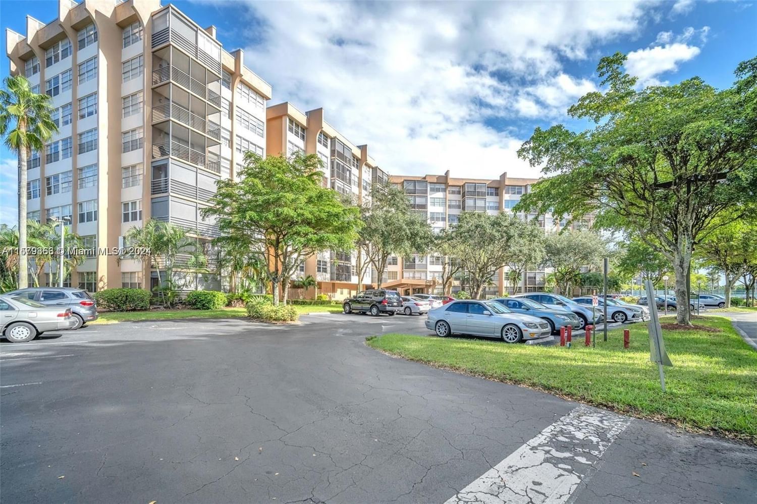 Real estate property located at 1300 Saint Charles Pl #601, Broward County, PARK PLACE CONDOMINIUM NO, Pembroke Pines, FL