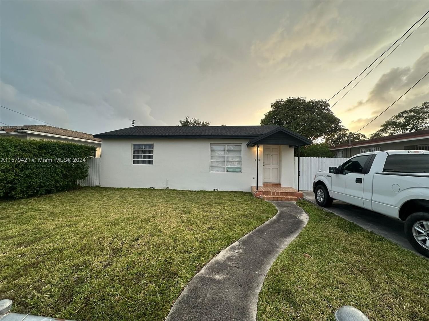 Real estate property located at 240 32nd Pl, Miami-Dade County, TWELFTH ST MANORS 1ST ADD, Miami, FL