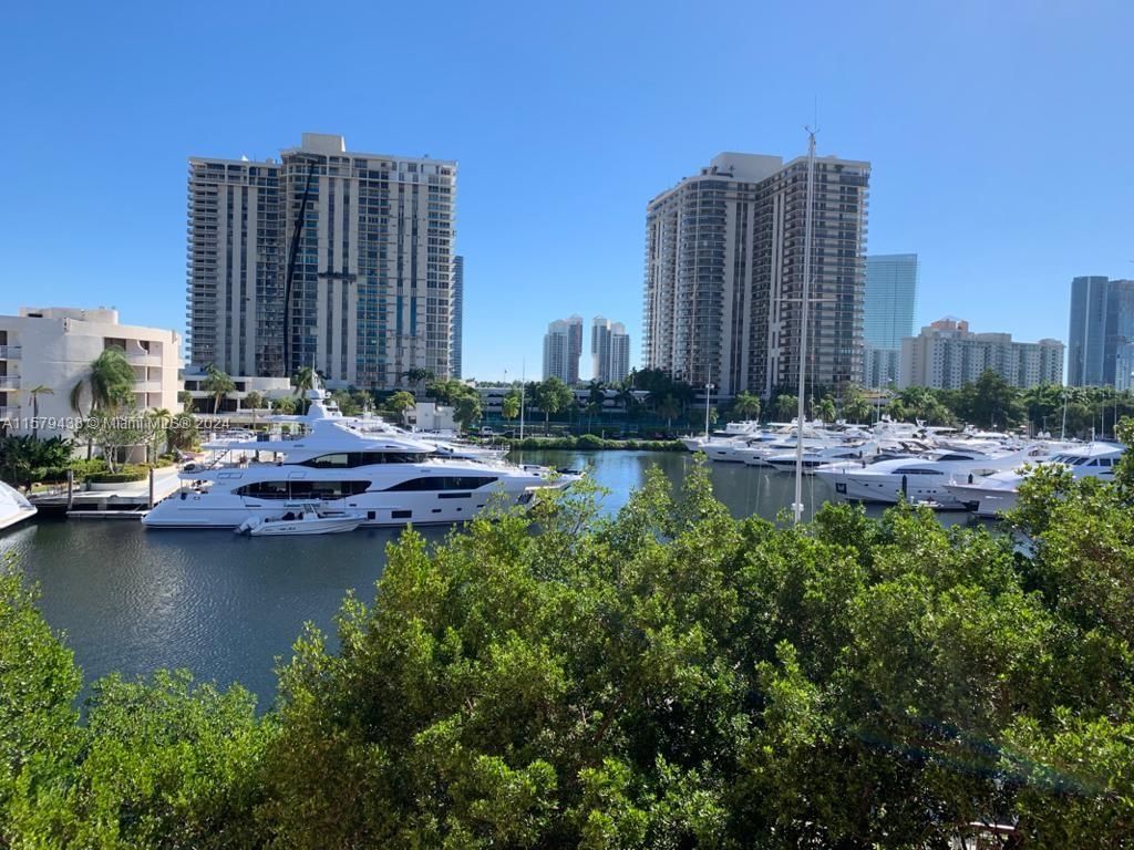 Real estate property located at 19999 Country Club Dr #1407, Miami-Dade, THE YACHT CLUB AT AVENTURA, Aventura, FL