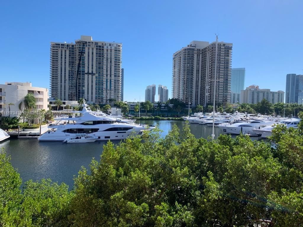 Real estate property located at 19999 Country Club Dr #1407, Miami-Dade County, THE YACHT CLUB AT AVENTURA, Aventura, FL